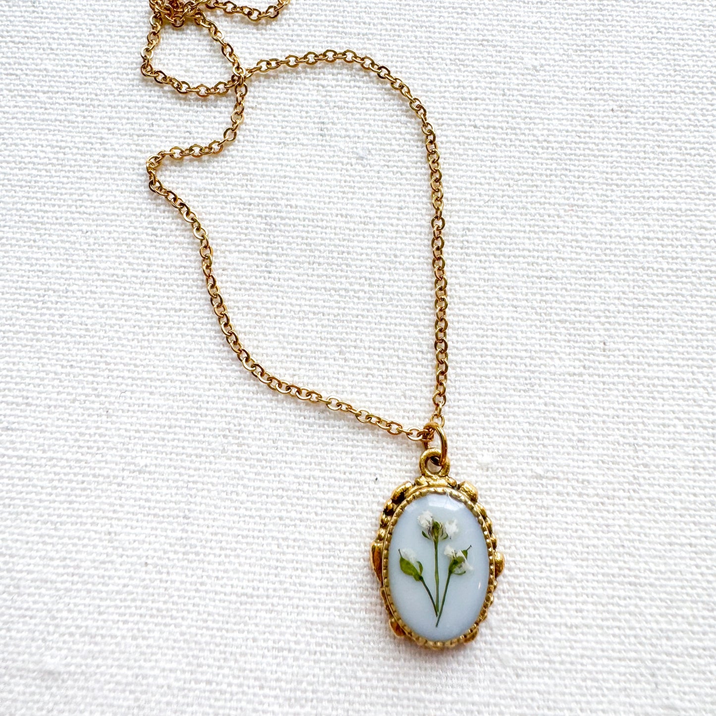 Dorothy Ornate Pressed Flower Necklace | Gold