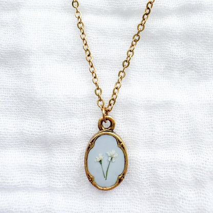 Dorothy Mini Ornate Pressed Flower Necklace | Gold