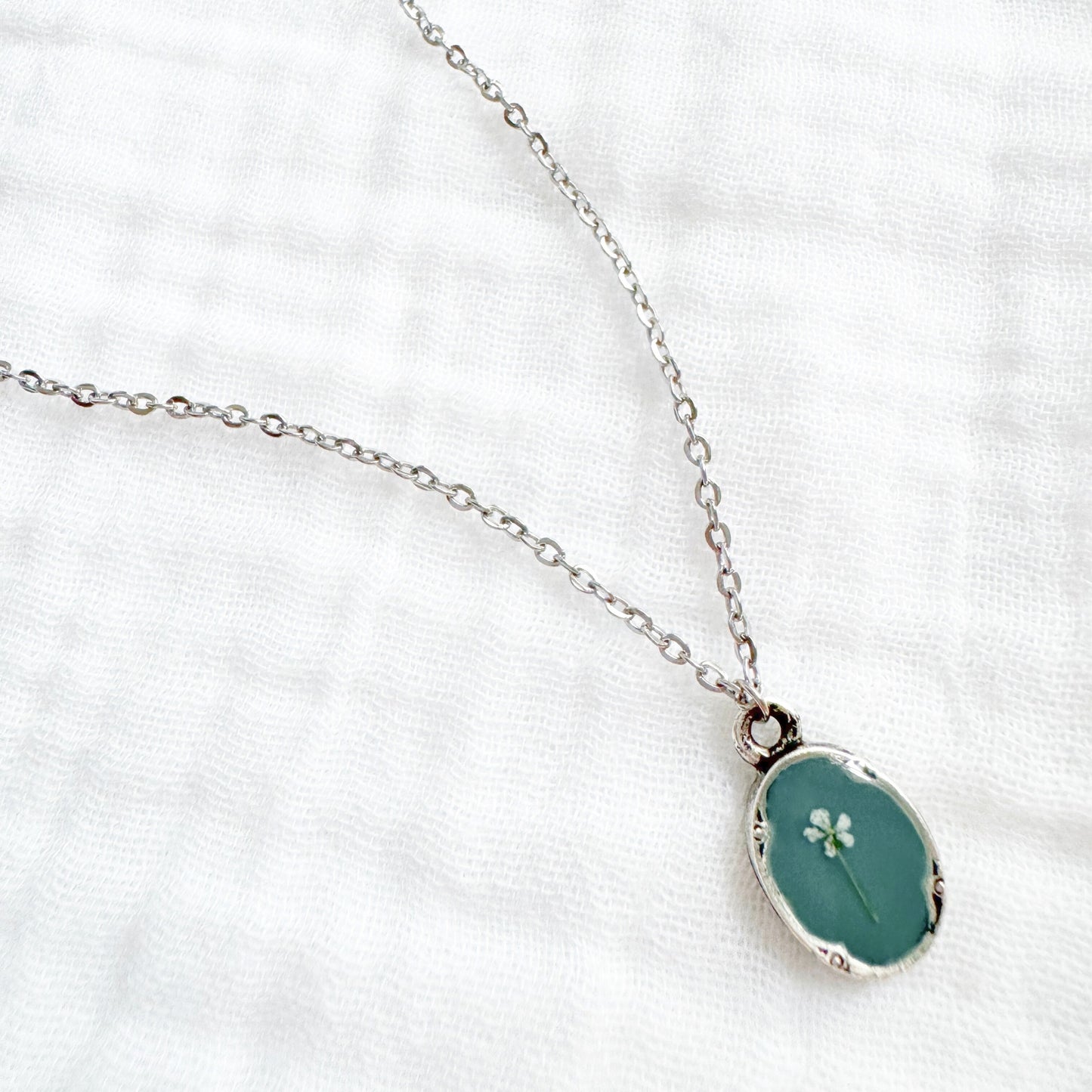 Elinor Mini Ornate Pressed Flower Necklace | Silver