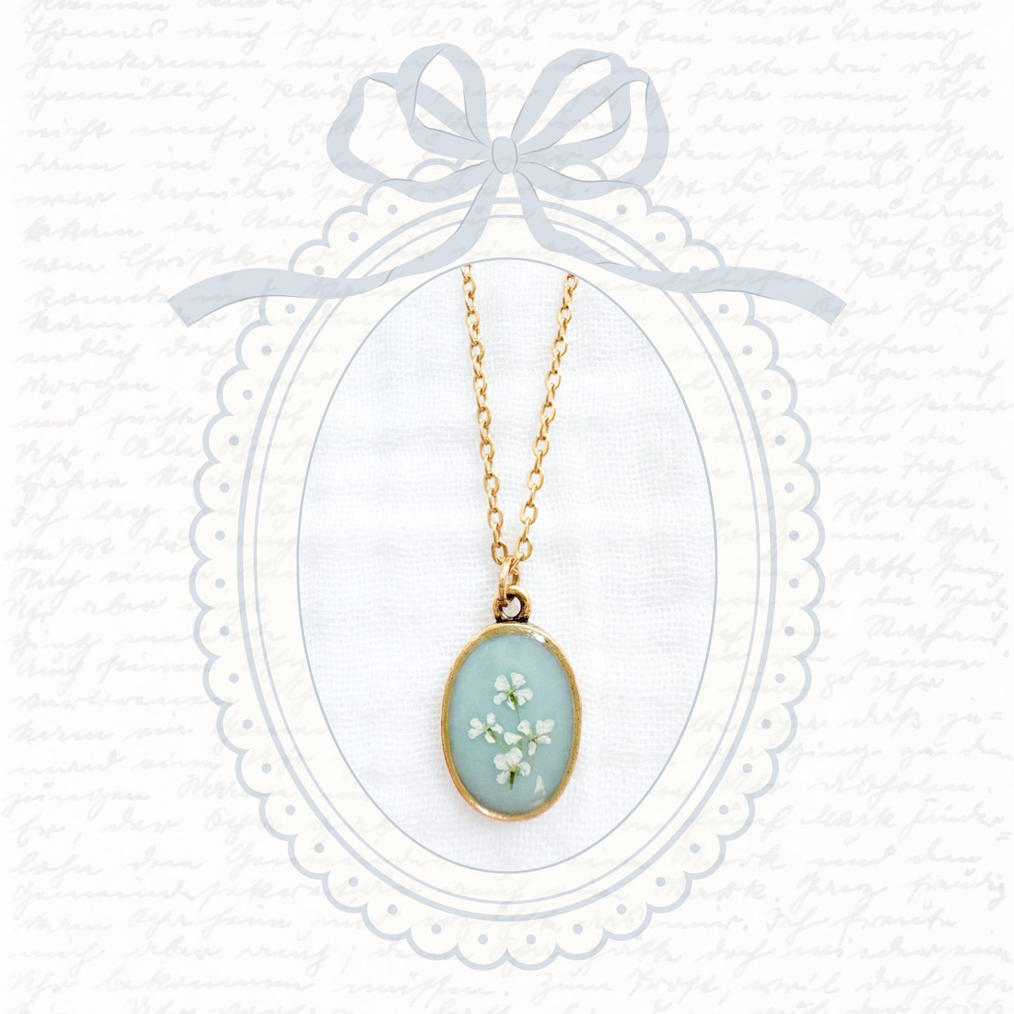 Elizabeth Classic Oval Pressed Flower Necklace | Gold