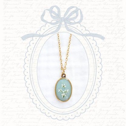 Elizabeth Classic Oval Pressed Flower Necklace | Gold