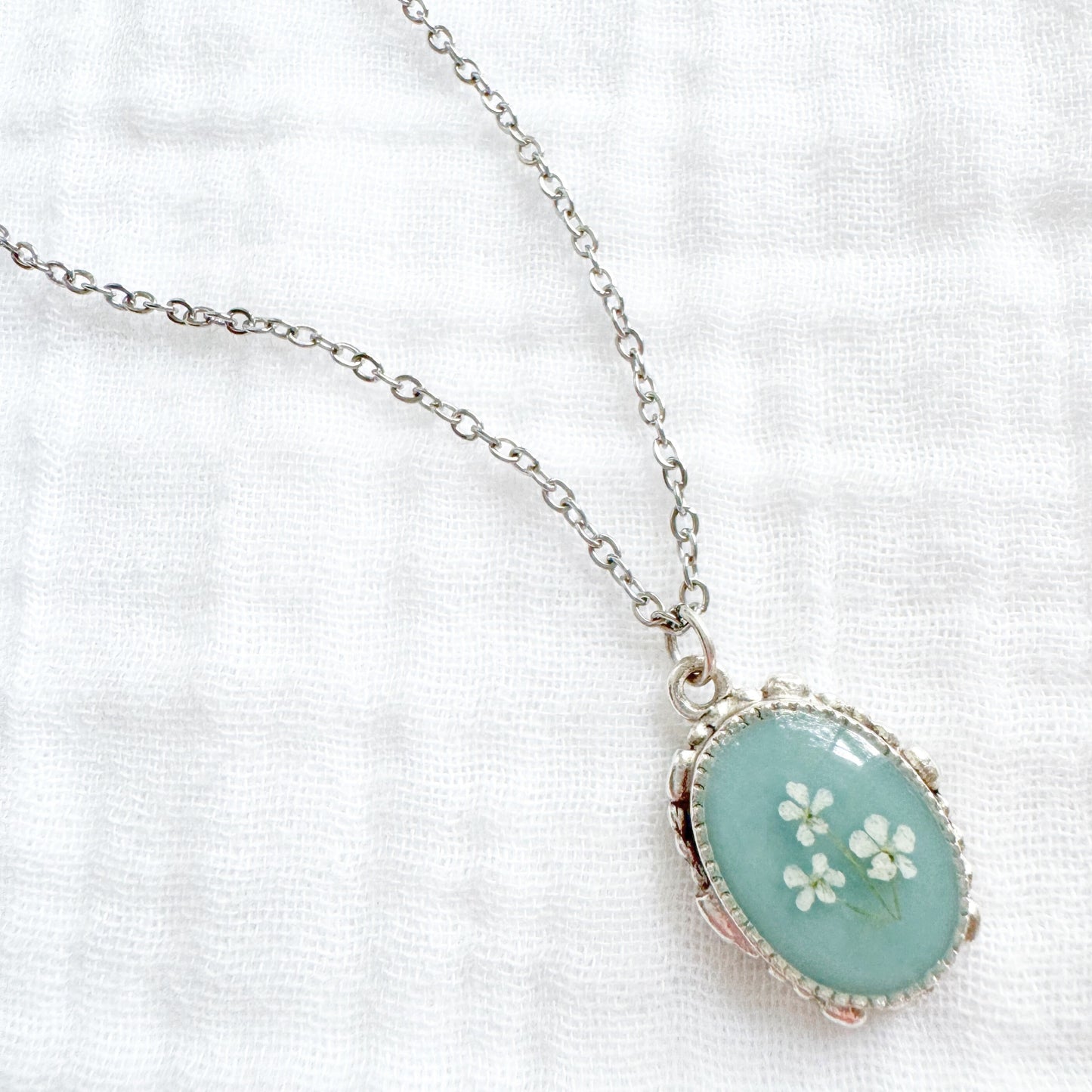 Elizabeth Ornate Pressed Flower Necklace | Silver
