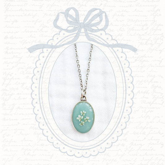 Elizabeth Classic Oval Pressed Flower Necklace | Silver