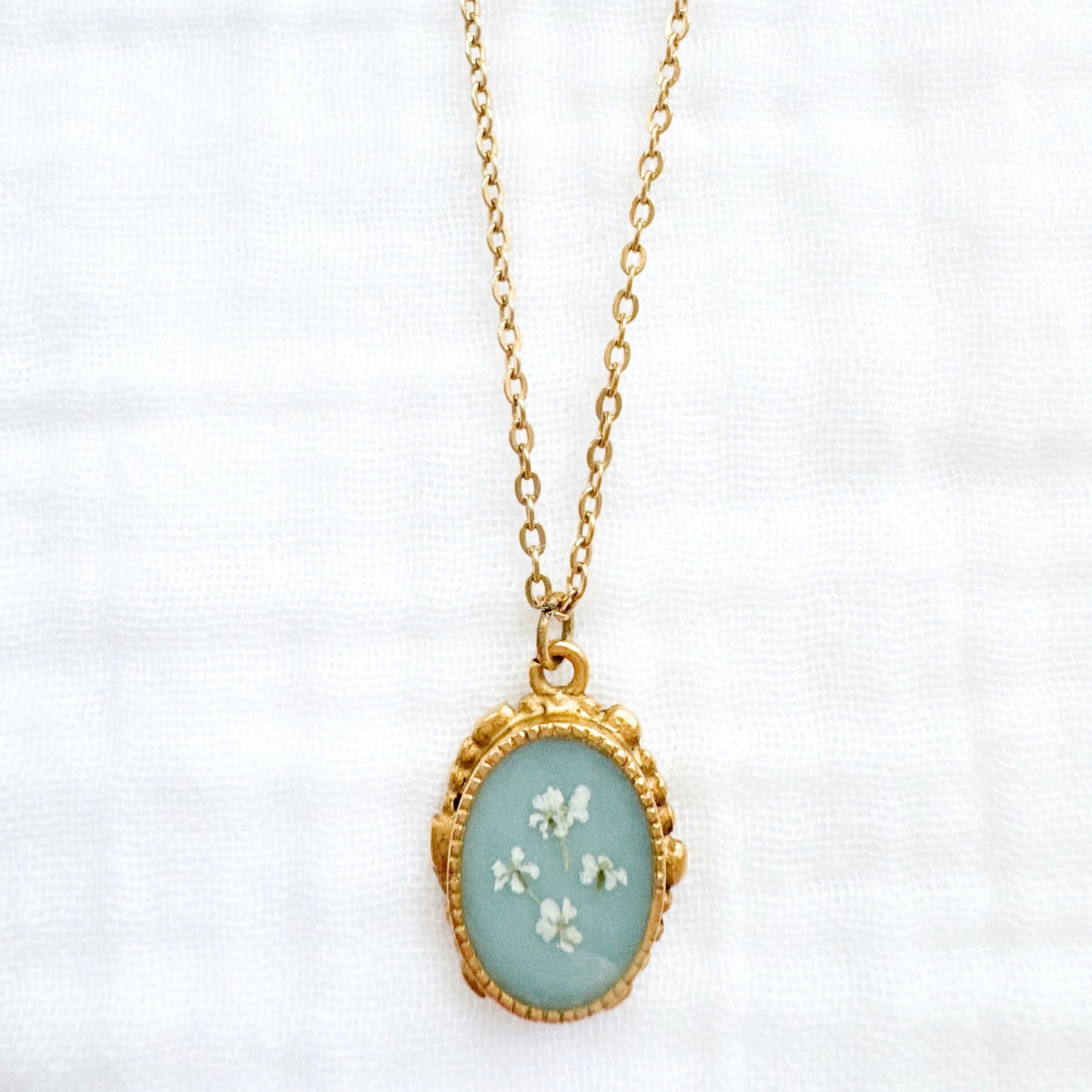 Elizabeth Ornate Pressed Flower Necklace | Gold