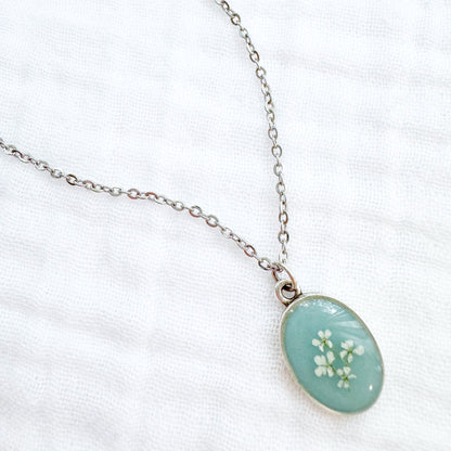 Elizabeth Classic Oval Pressed Flower Necklace | Silver
