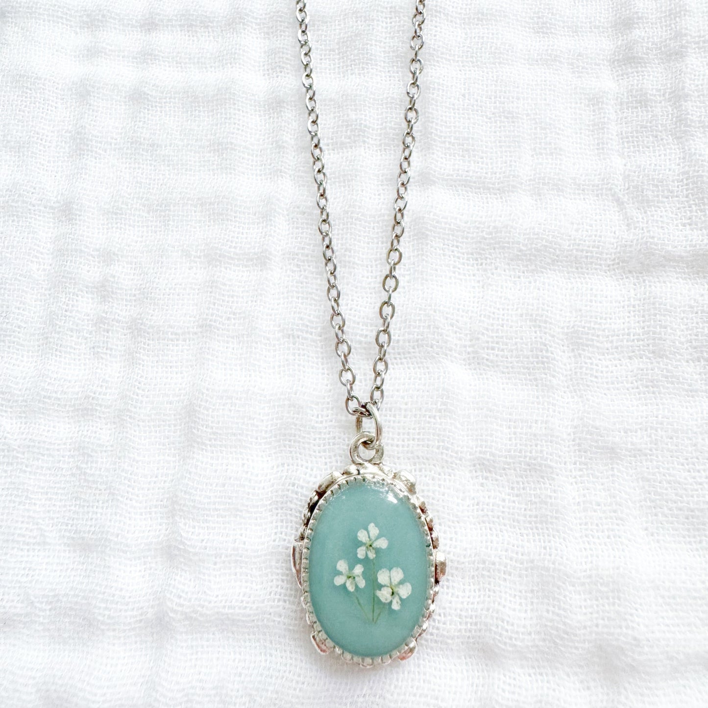 Elizabeth Ornate Pressed Flower Necklace | Silver