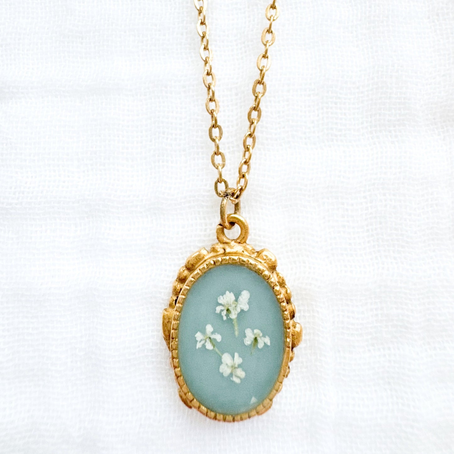 Elizabeth Ornate Pressed Flower Necklace | Gold