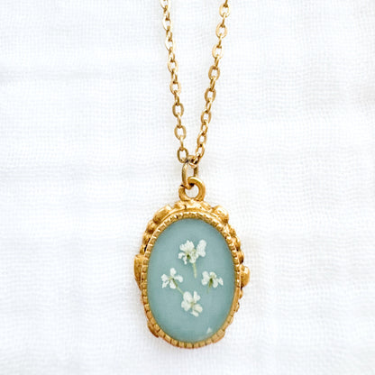 Elizabeth Ornate Pressed Flower Necklace | Gold
