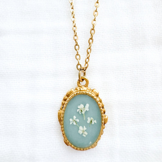 Elizabeth Ornate Pressed Flower Necklace | Gold