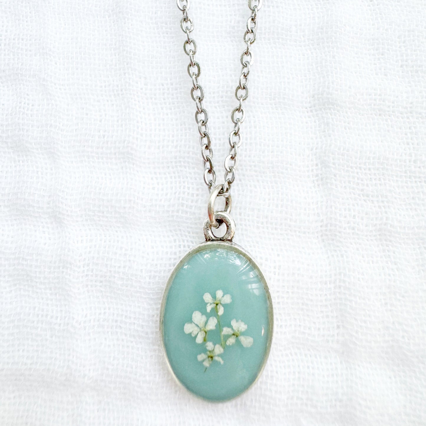 Elizabeth Classic Oval Pressed Flower Necklace | Silver