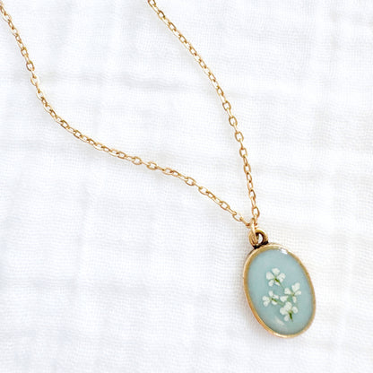 Elizabeth Classic Oval Pressed Flower Necklace | Gold
