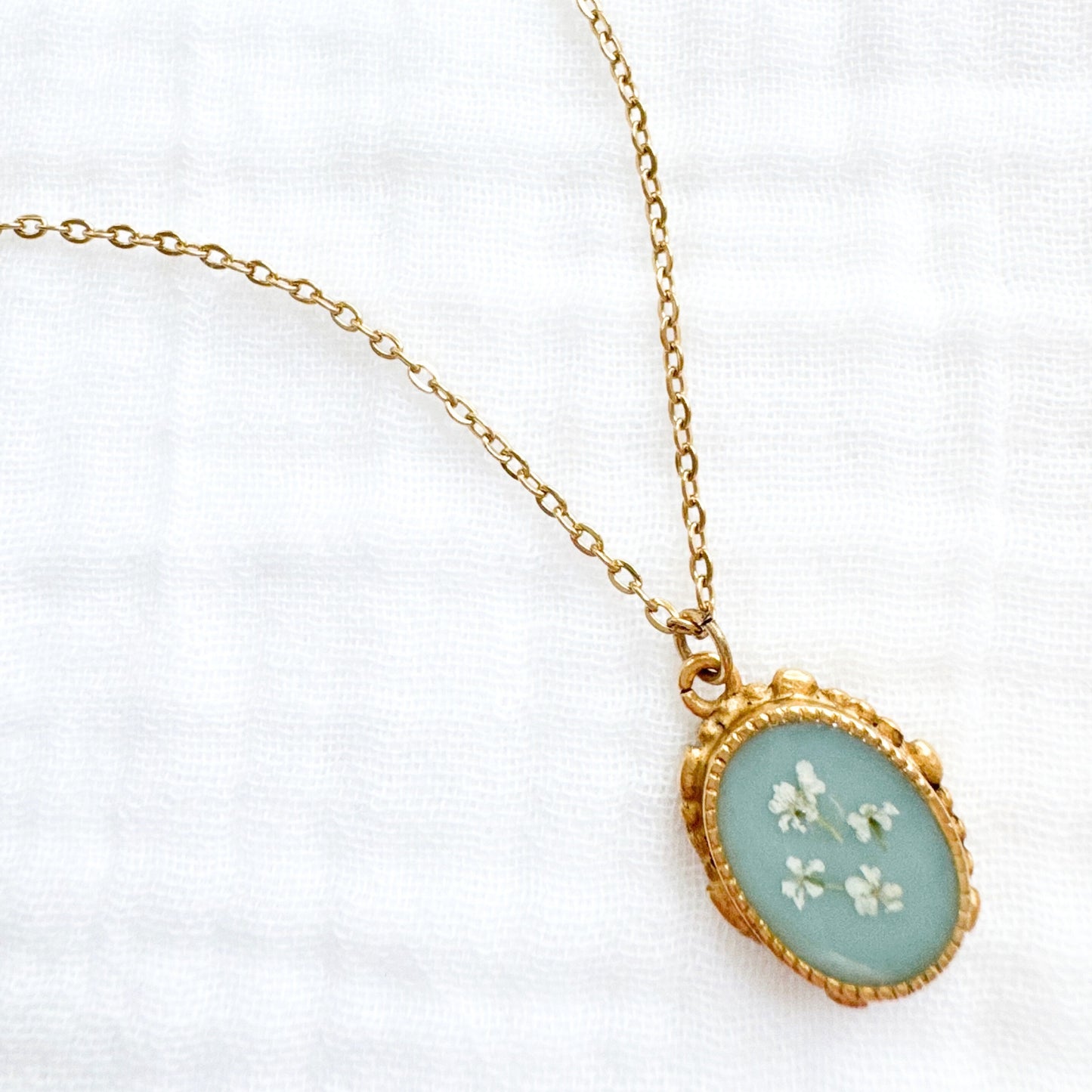 Elizabeth Ornate Pressed Flower Necklace | Gold