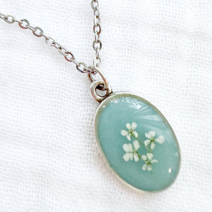 Elizabeth Classic Oval Pressed Flower Necklace | Silver
