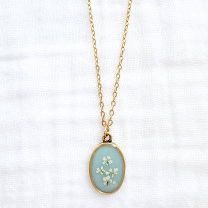 Elizabeth Classic Oval Pressed Flower Necklace | Gold