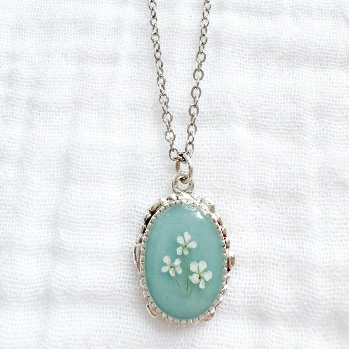 Elizabeth Ornate Pressed Flower Necklace | Silver