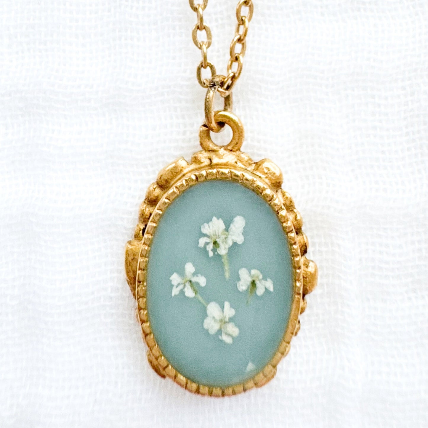 Elizabeth Ornate Pressed Flower Necklace | Gold