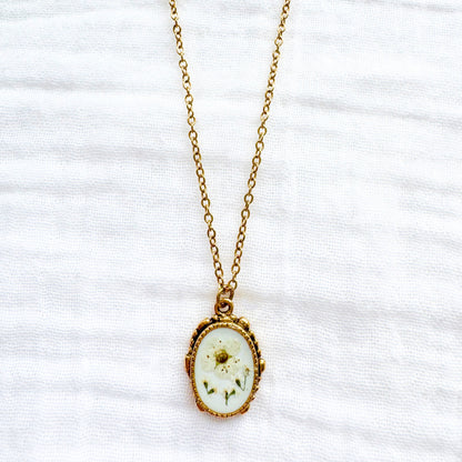 Elsa Ornate Pressed Flower Necklace | Gold