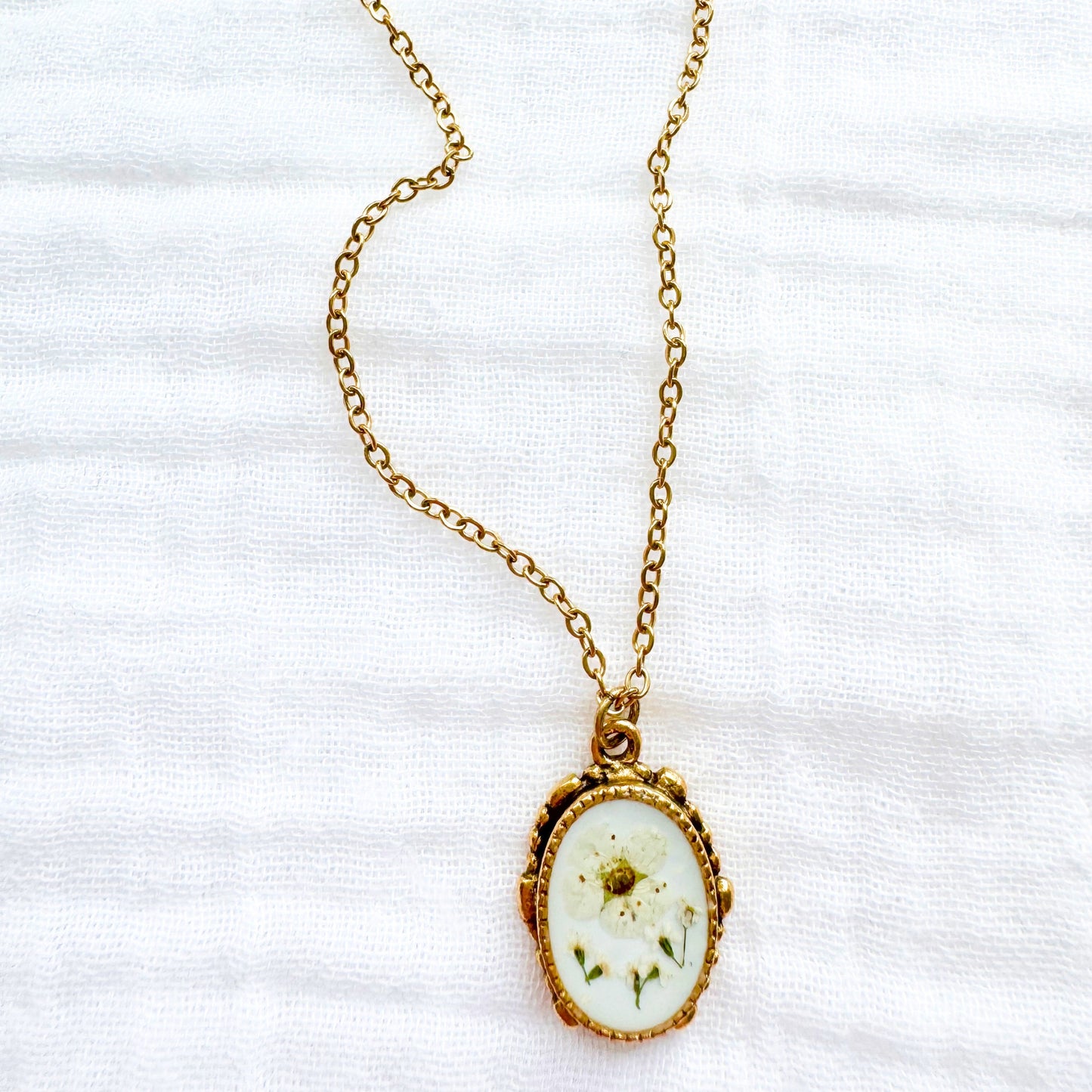 Elsa Ornate Pressed Flower Necklace | Gold