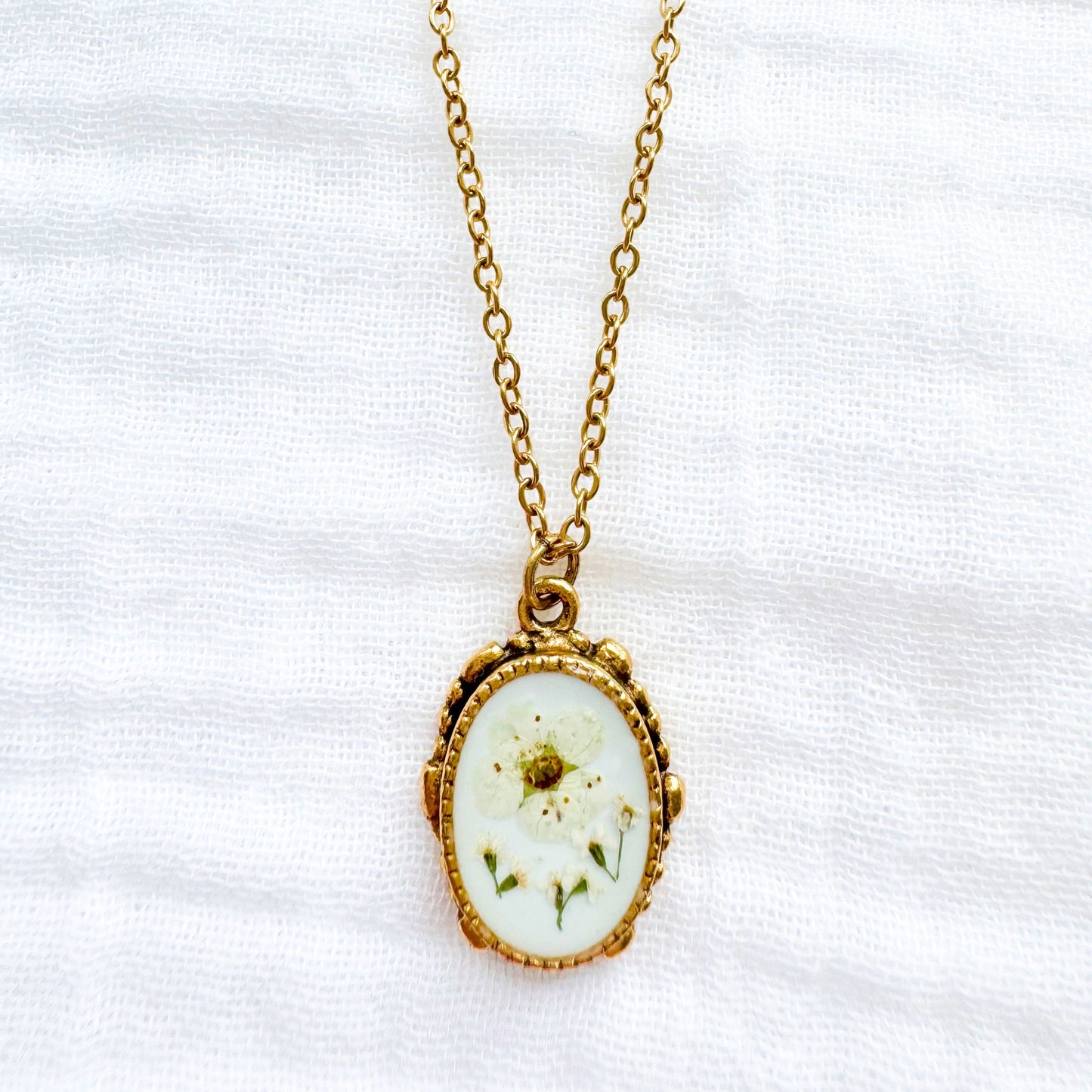 Elsa Ornate Pressed Flower Necklace | Gold
