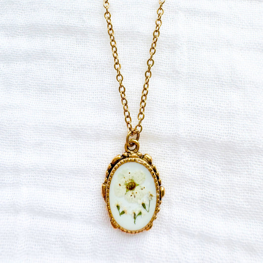 Elsa Ornate Pressed Flower Necklace | Gold