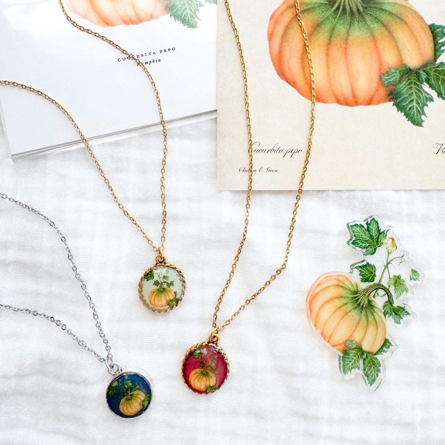 Pumpkin Green Pendant Necklace | Gold