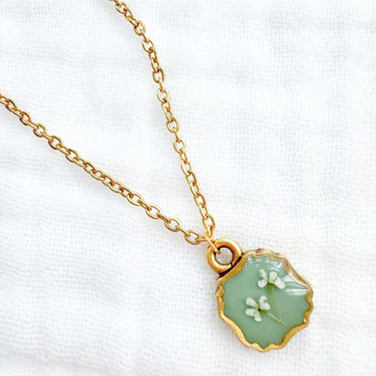 Faye Mini Ornate Pressed Flower Necklace | Gold