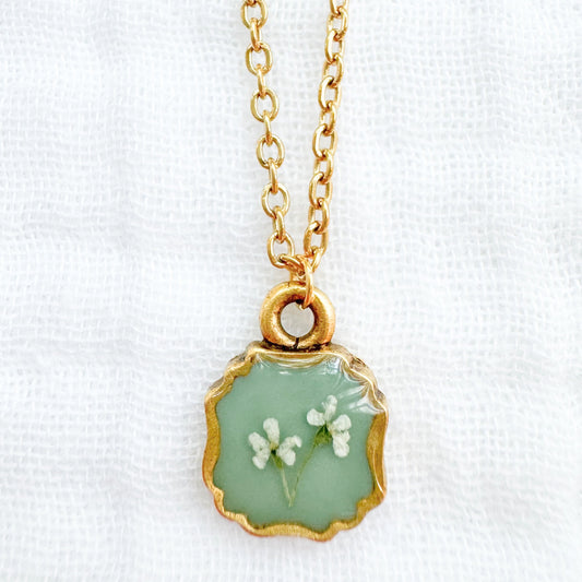 Faye Mini Ornate Pressed Flower Necklace | Gold