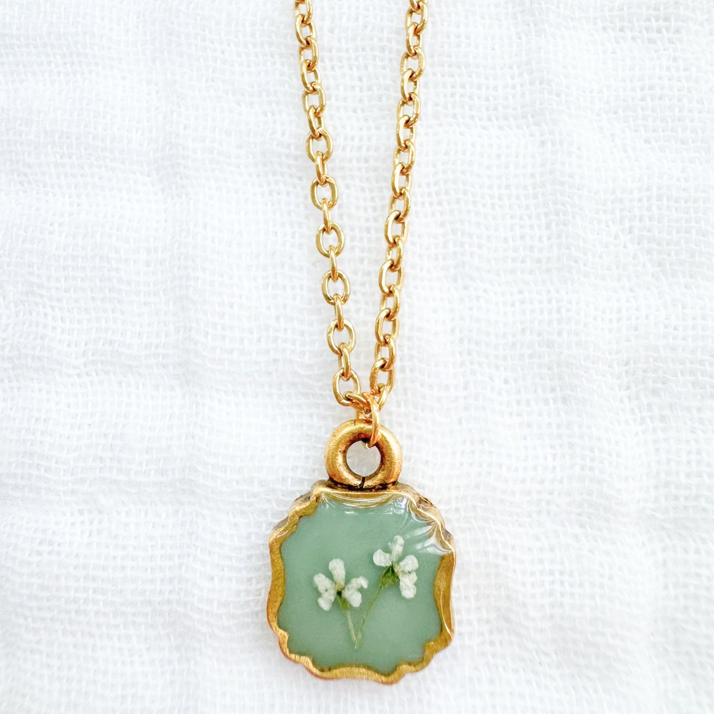 Faye Mini Ornate Pressed Flower Necklace | Gold