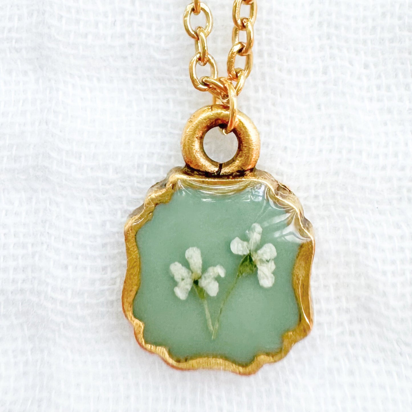 Faye Mini Ornate Pressed Flower Necklace | Gold