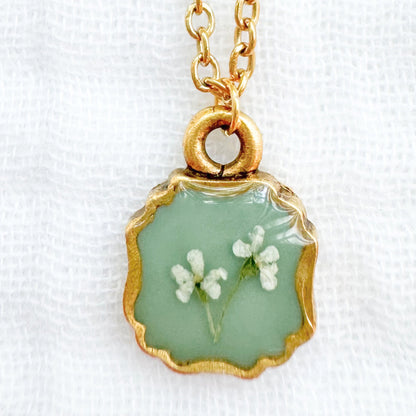 Faye Mini Ornate Pressed Flower Necklace | Gold