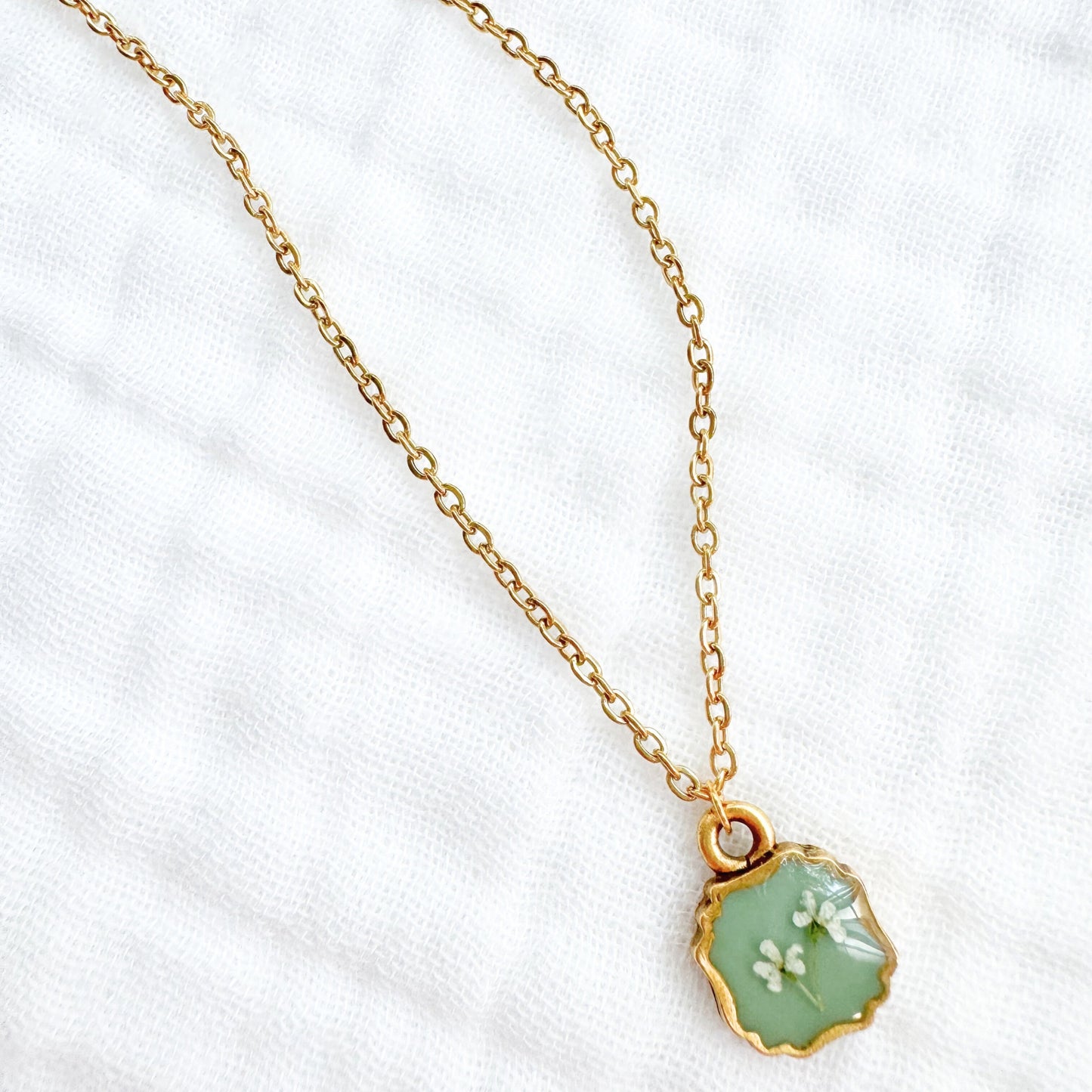 Faye Mini Ornate Pressed Flower Necklace | Gold