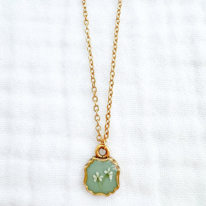 Faye Mini Ornate Pressed Flower Necklace | Gold