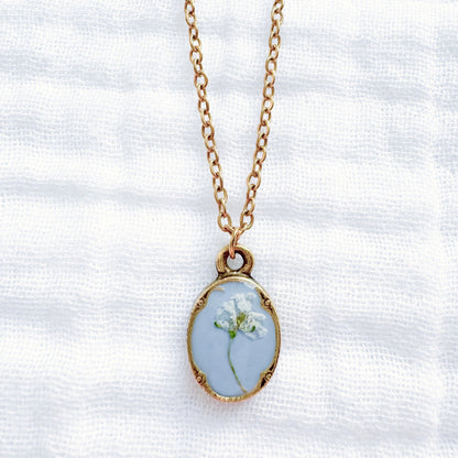 Geneviève Mini Ornate Pressed Flower Necklace | Gold