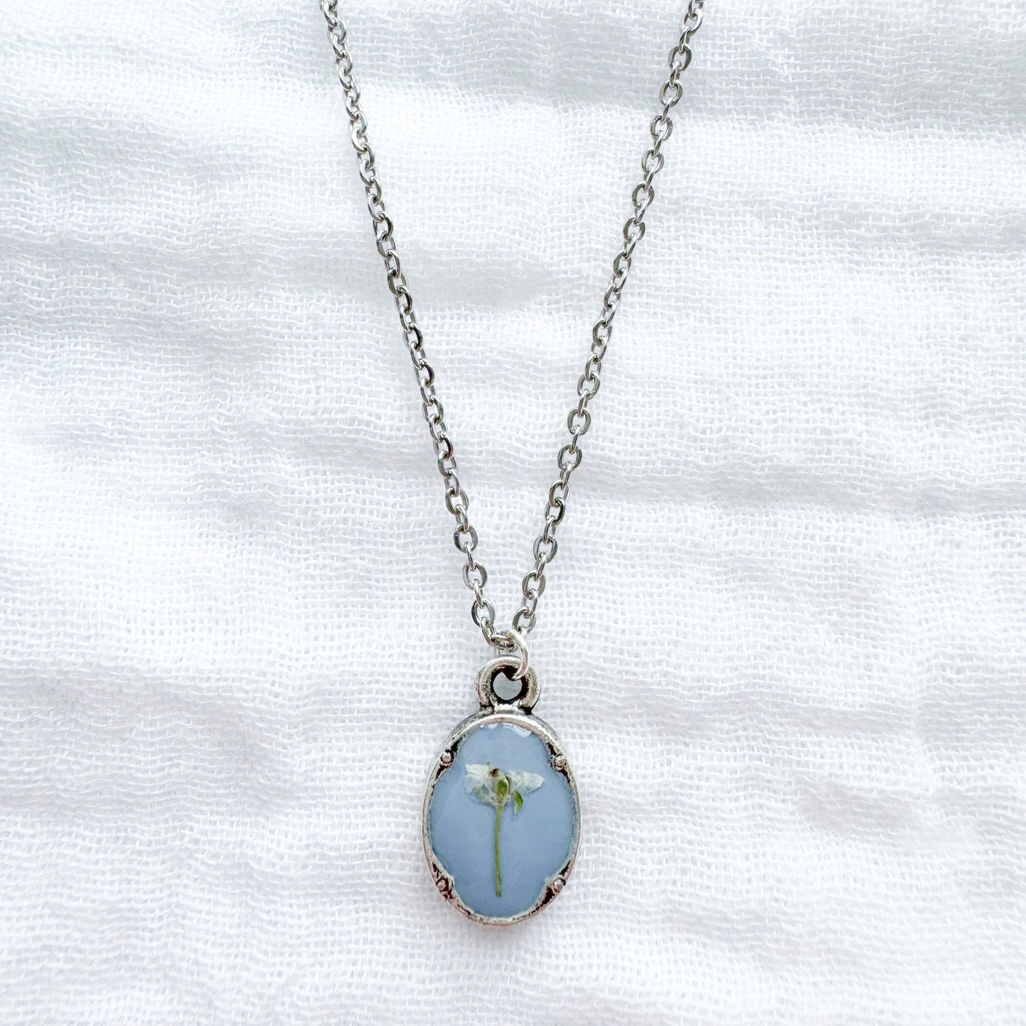 Geneviève Mini Ornate Pressed Flower Necklace | Silver