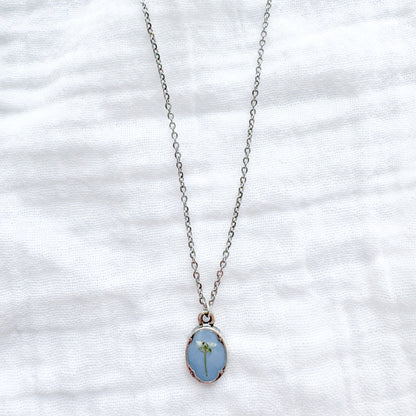Geneviève Mini Ornate Pressed Flower Necklace | Silver