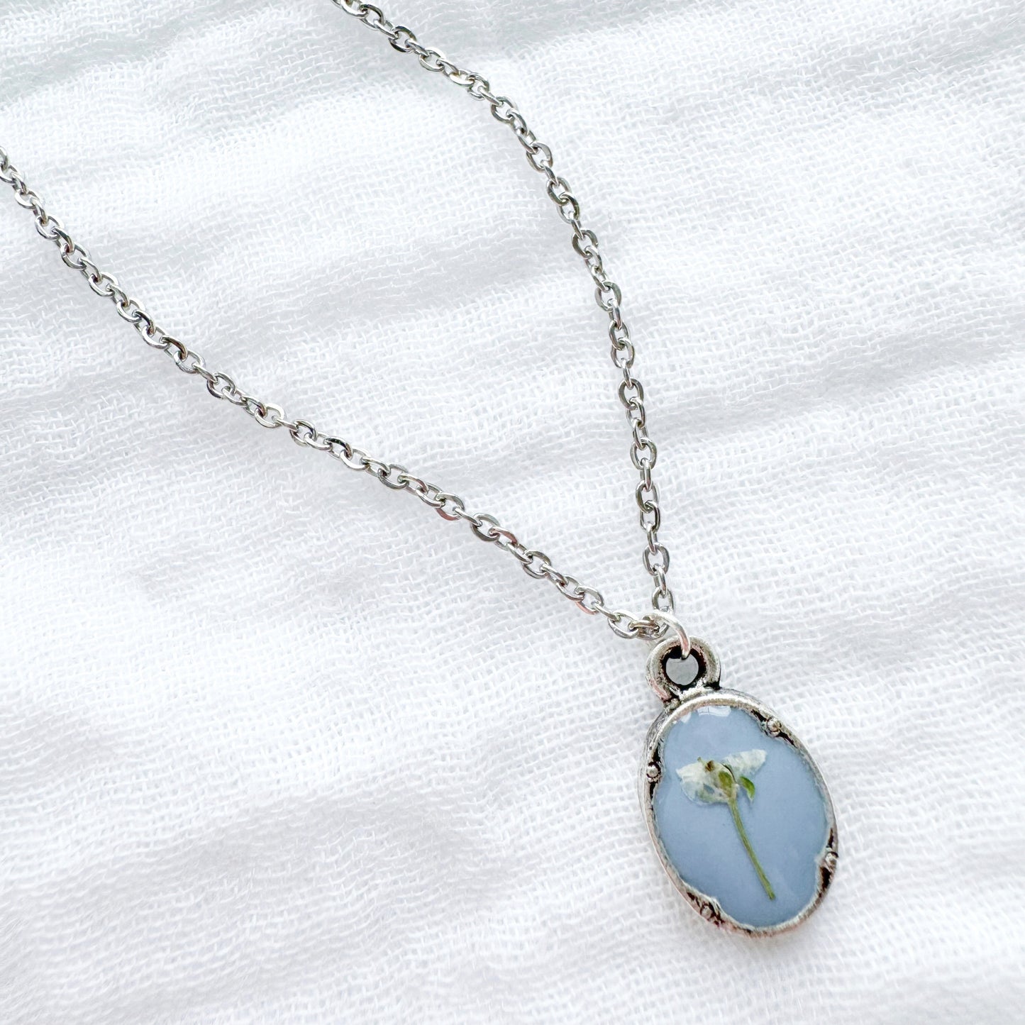 Geneviève Mini Ornate Pressed Flower Necklace | Silver