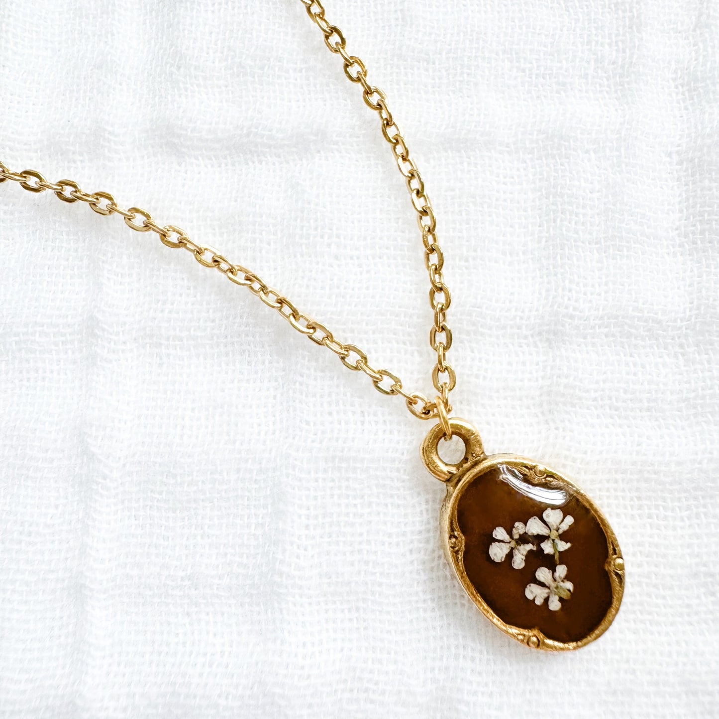 Gretel Mini Ornate Pressed Flower Necklace | Gold