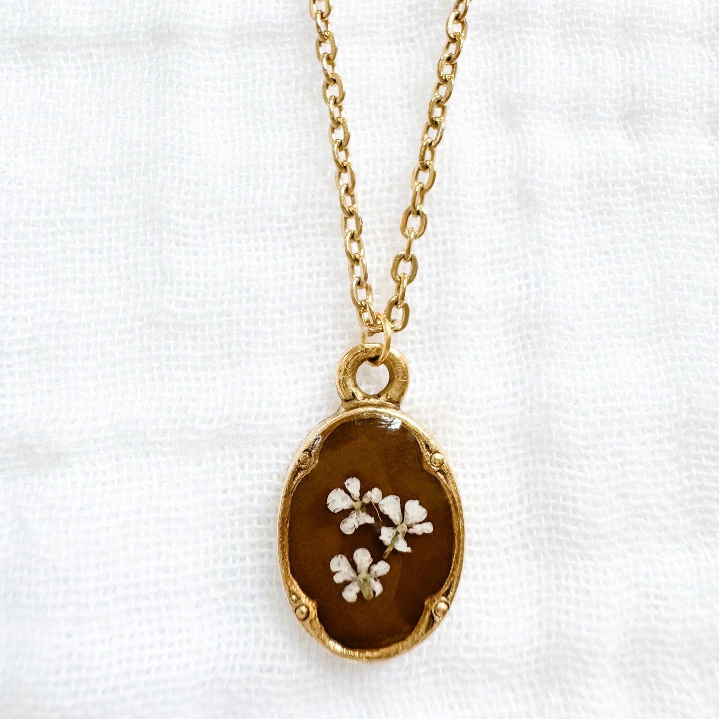 Gretel Mini Ornate Pressed Flower Necklace | Gold