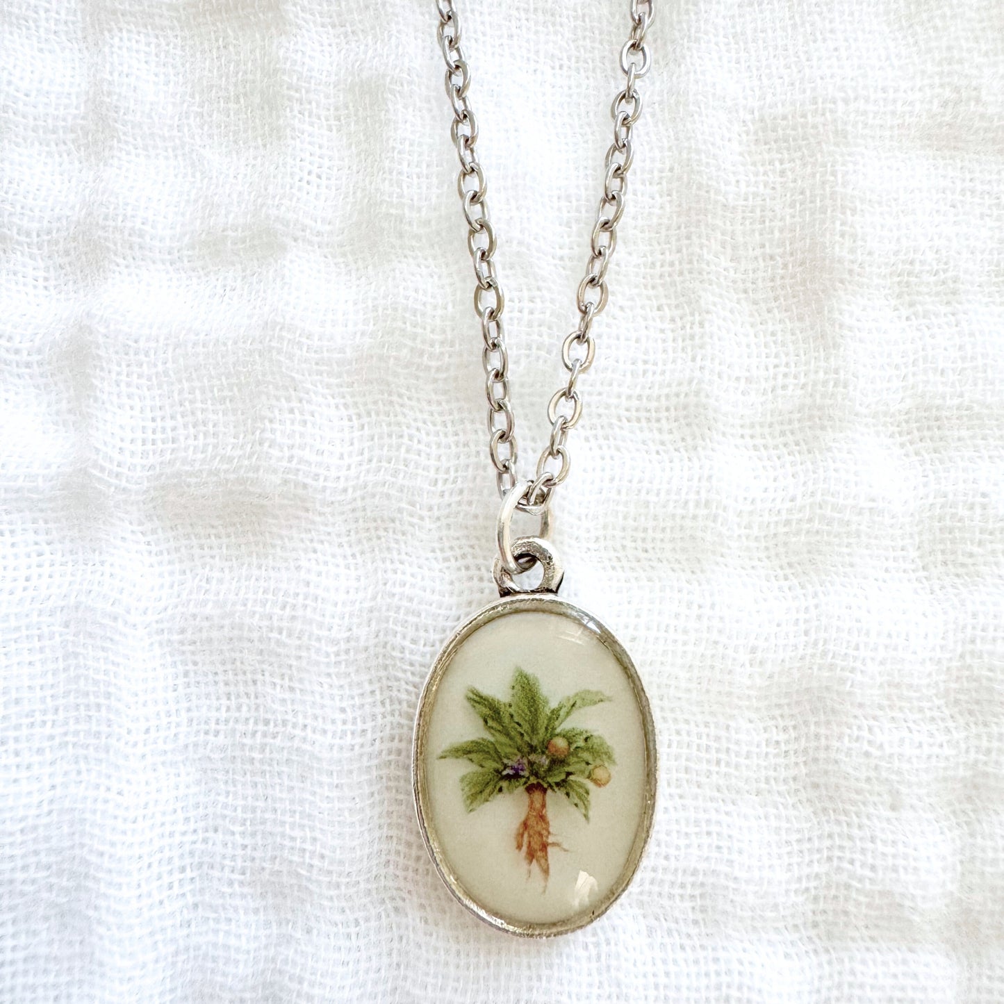 Mandrake Classic Oval Necklace | Silver