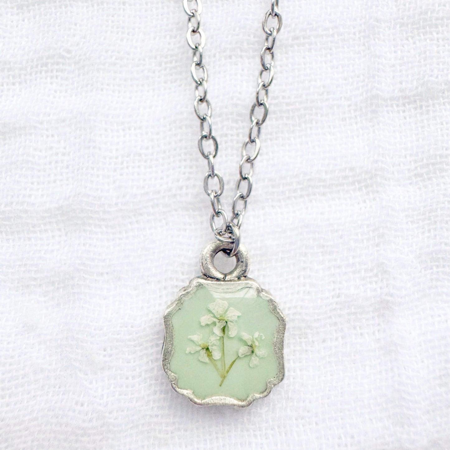 Heather Mini Frame Pressed Flower Necklace | Silver