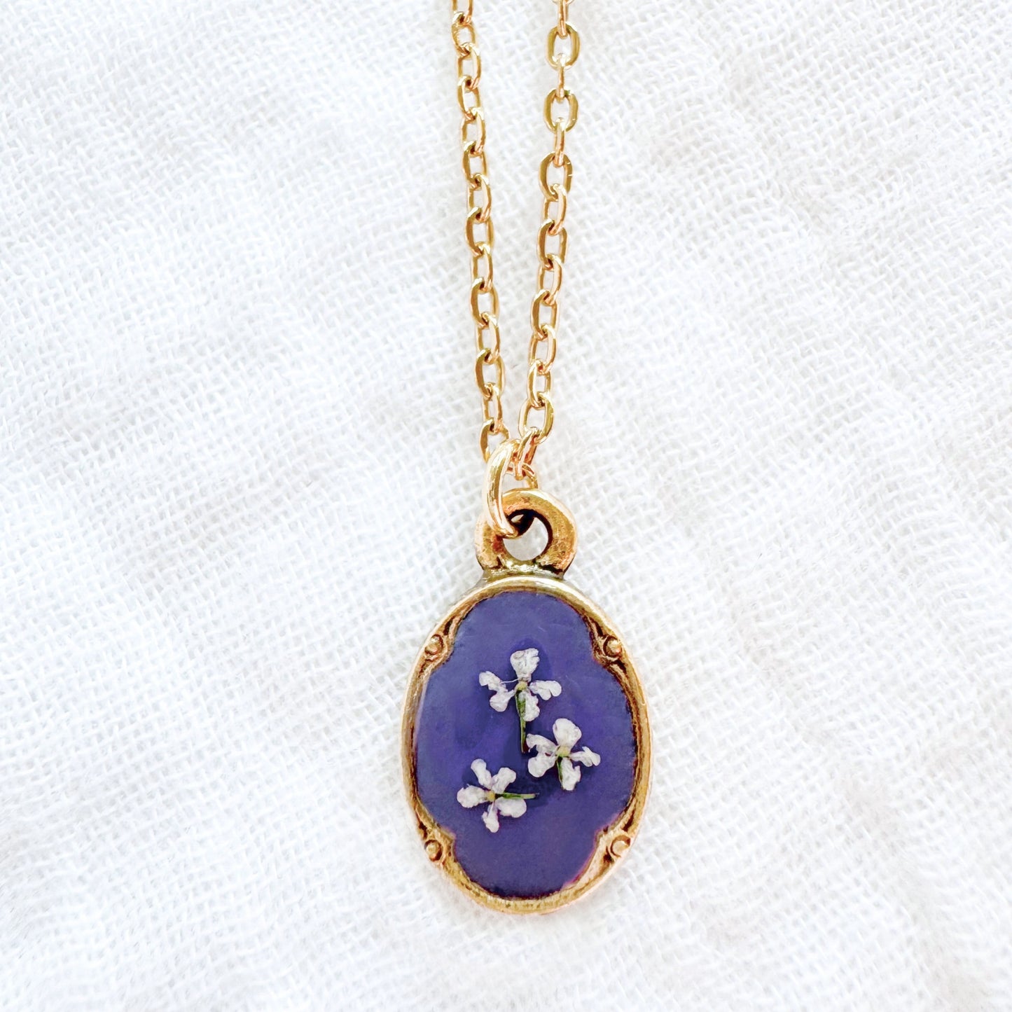 Iris Mini Ornate Pressed Flower Necklace | Gold