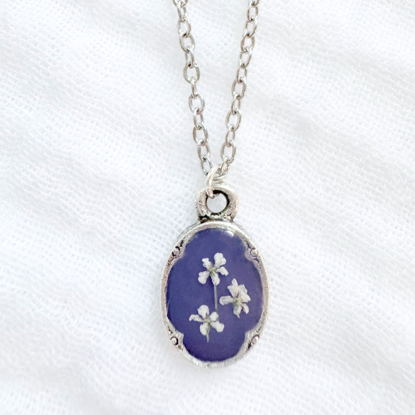Iris Mini Ornate Pressed Flower Necklace | Silver