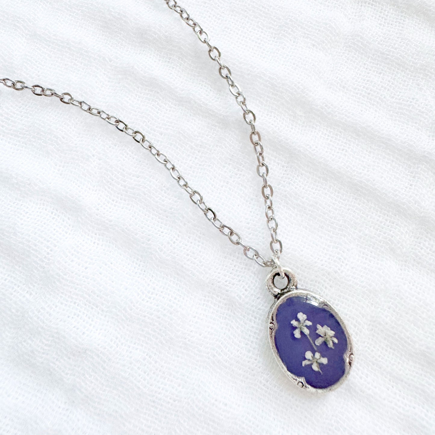 Iris Mini Ornate Pressed Flower Necklace | Silver