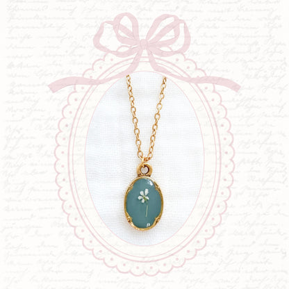 Elinor Mini Ornate Pressed Flower Necklace | Gold