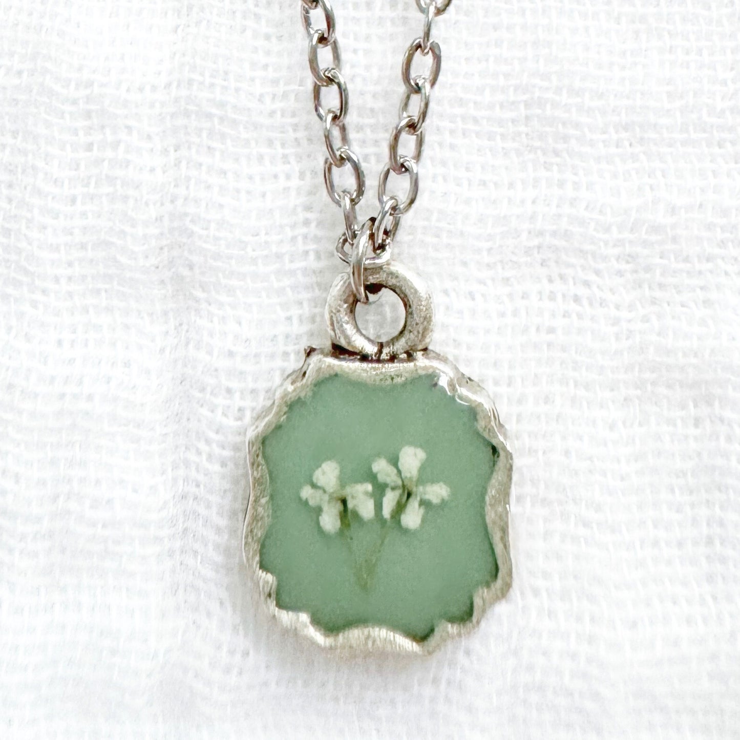 Gwen Mini Ornate Pressed Flower Necklace | Silver