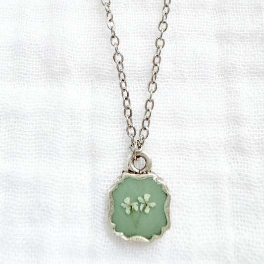 Gwen Mini Ornate Pressed Flower Necklace | Silver