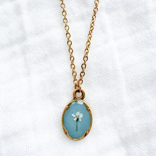 Jasmine Mini Ornate Pressed Flower Necklace | Gold