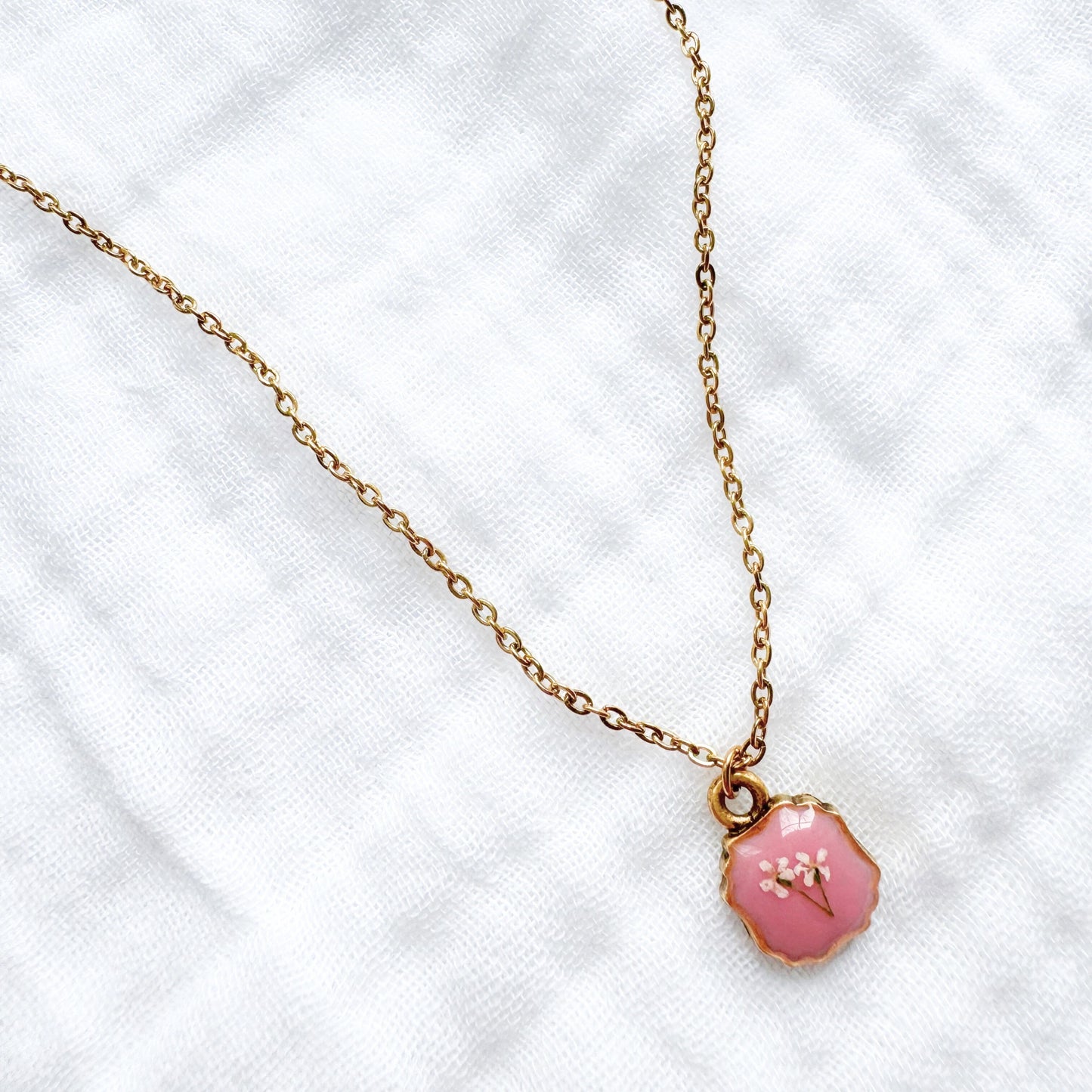 Joanne Mini Frame Pressed Flower Necklace | Gold