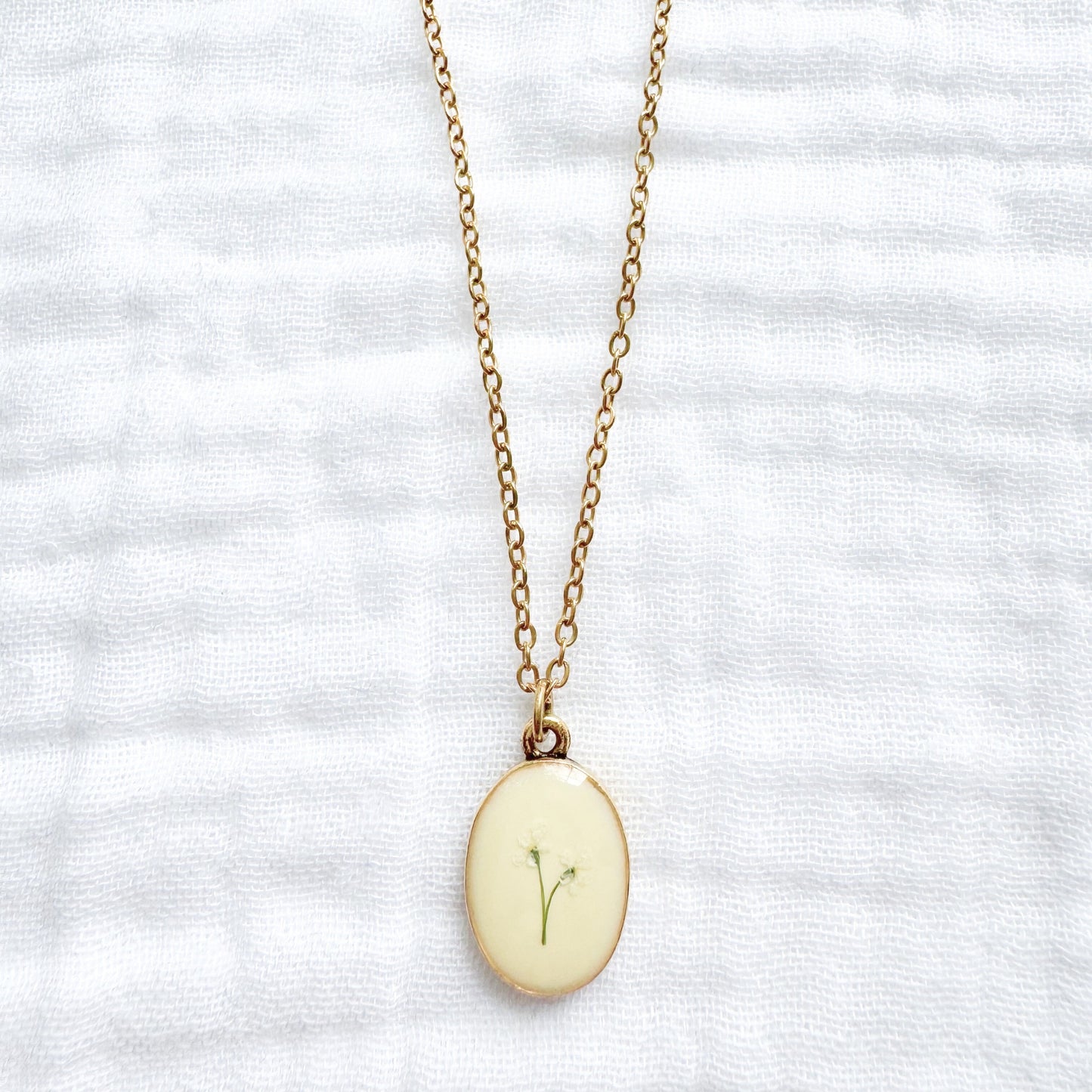 Joyce Classic Oval Pressed Flower Necklace | Gold