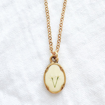 Joyce Mini Ornate Pressed Flower Necklace | Gold